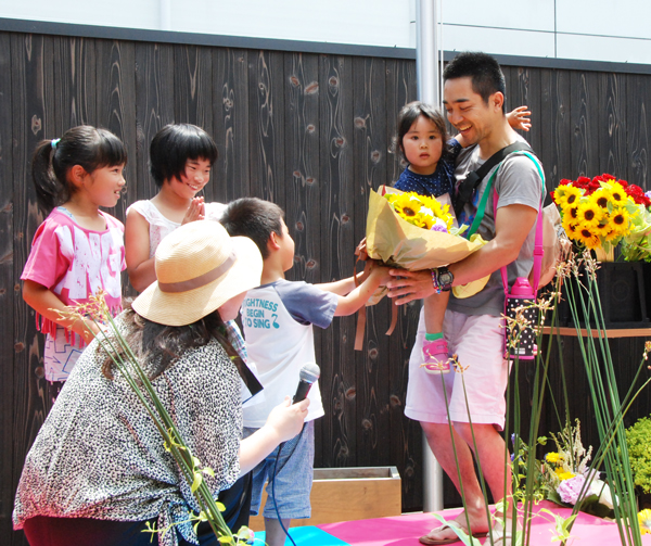 花のまちフェア（花贈り男子）